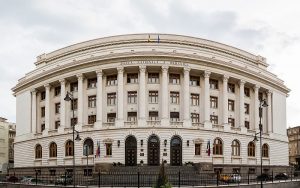 Banco Nacional de Rumanía Bucarest Rumanía 2016 05 29 DD 52 54 PAN 300x188 - اخبار چهارشنبه مورخ 98/1/28
